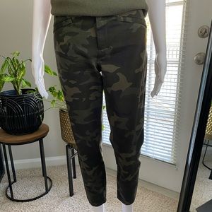 Gap Cropped Skinny Ankle Green Camo Pants
